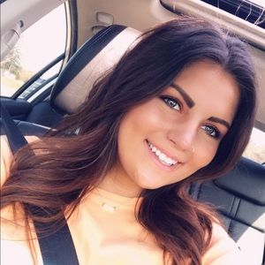 Meet your Posher, Elly